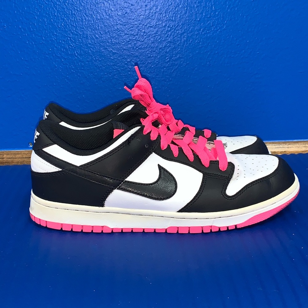 RARE Women’s Nike Dunk Low Sz 9.5